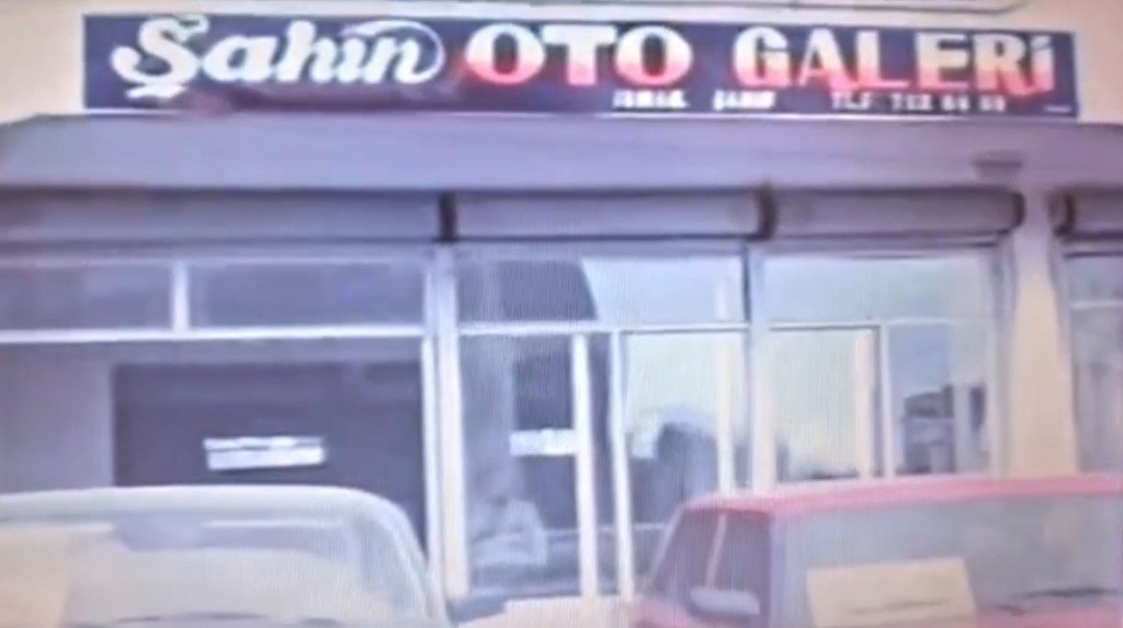 Şahin Oto Galeri mağaza cephesi
